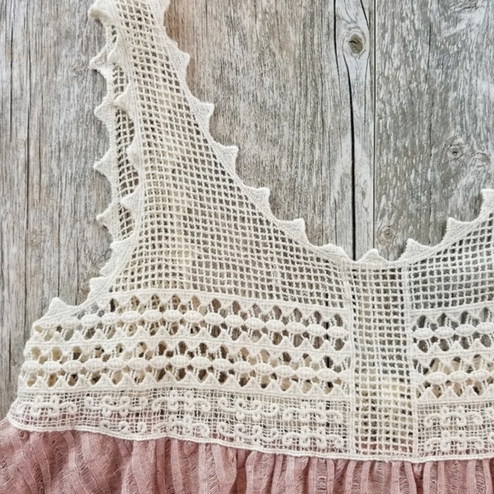 Hyku Boho Blush Pink Lace Empire Top NWT - Picture 3 of 4